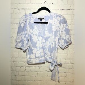 Banana Republic size small floral puffed sleeve cropped top